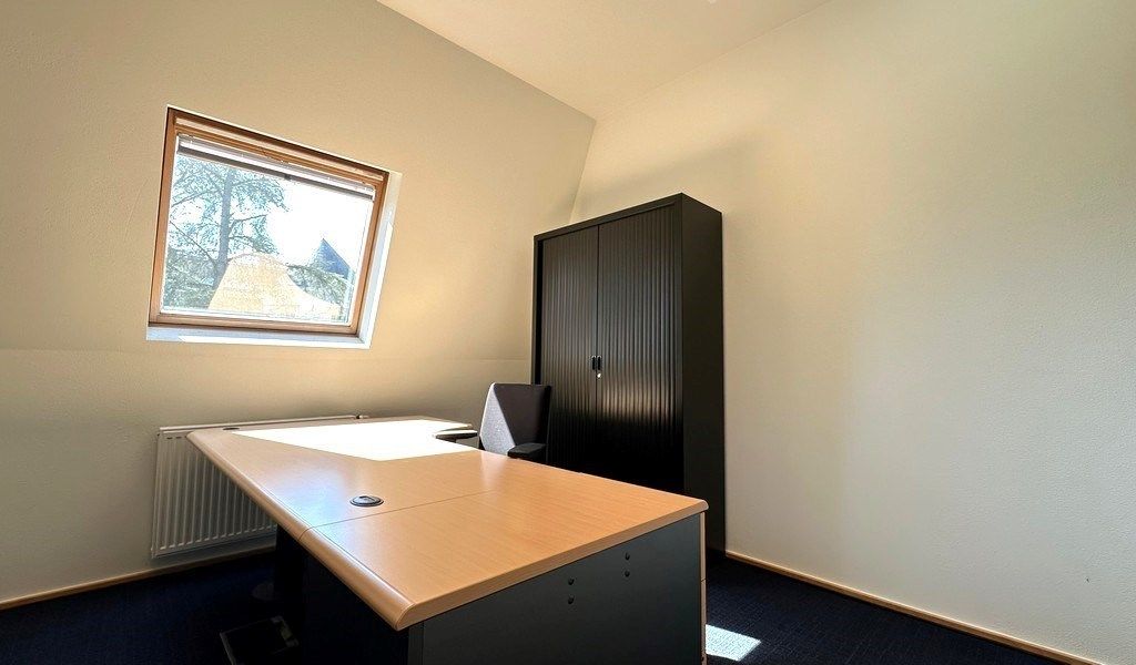 Ingedeeld kantoor te huur in standalone kantoorgebouw in Deurle foto 8