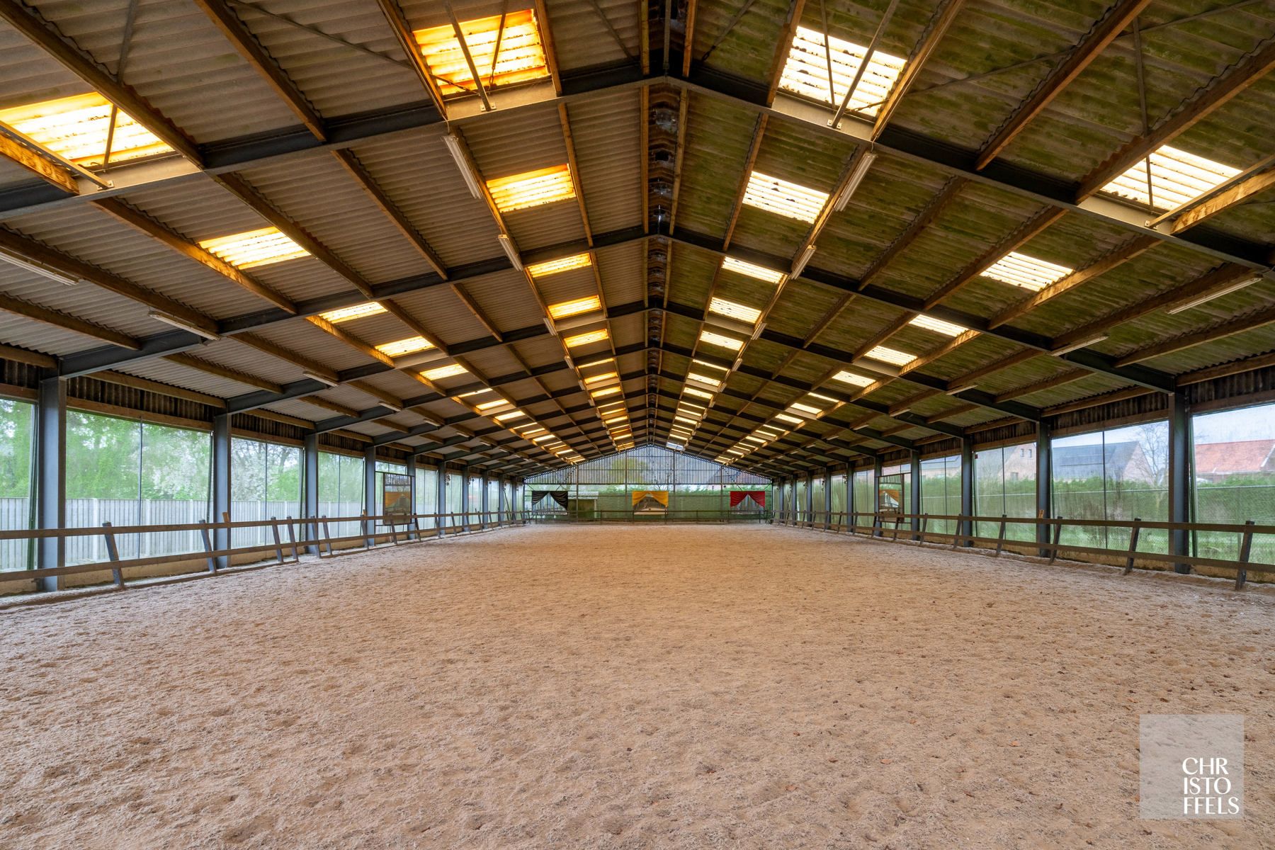 Uitzonderlijke villa met paardenfaciliteiten op 1ha 19a 48ca! foto 2