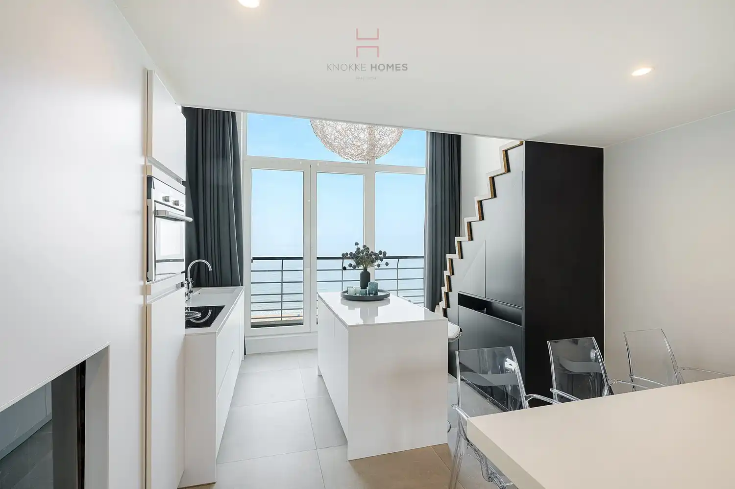 Mooie duplex-mezzanine met uitzonderlijk groot zonneterras. foto 2