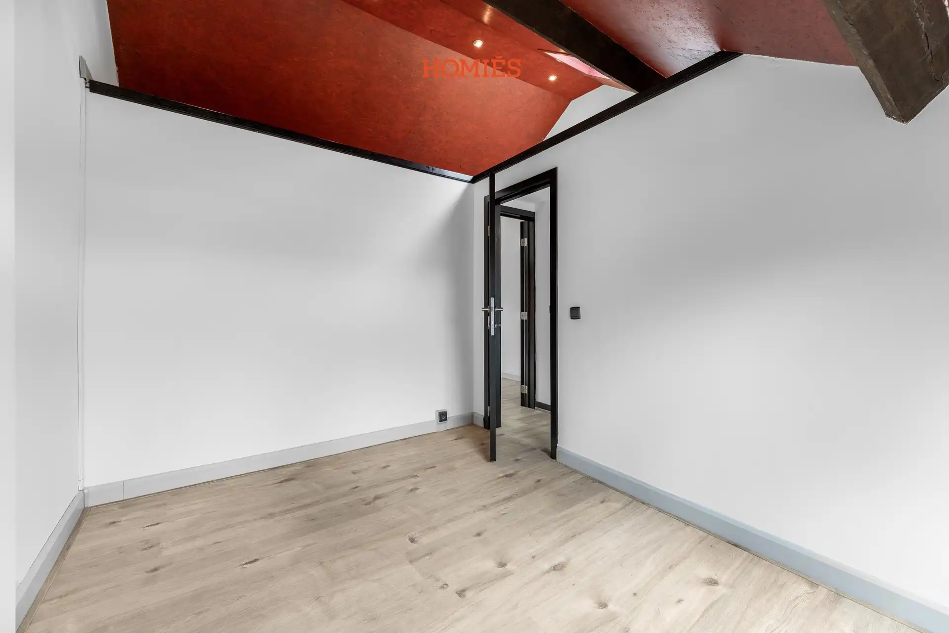 Gerenoveerde centrumwoning met 5 slaapkamers en staanplaats! foto 18
