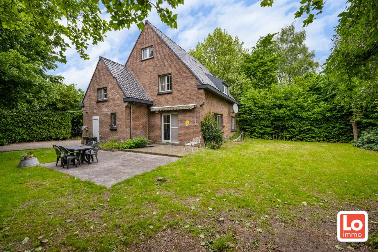 Charmante instapklare alleenstaande villa met afzonderlijke garage en grote ‘volwassen groene’ tuin vlakbij alle hoofdwegen in Oostakker. foto 3