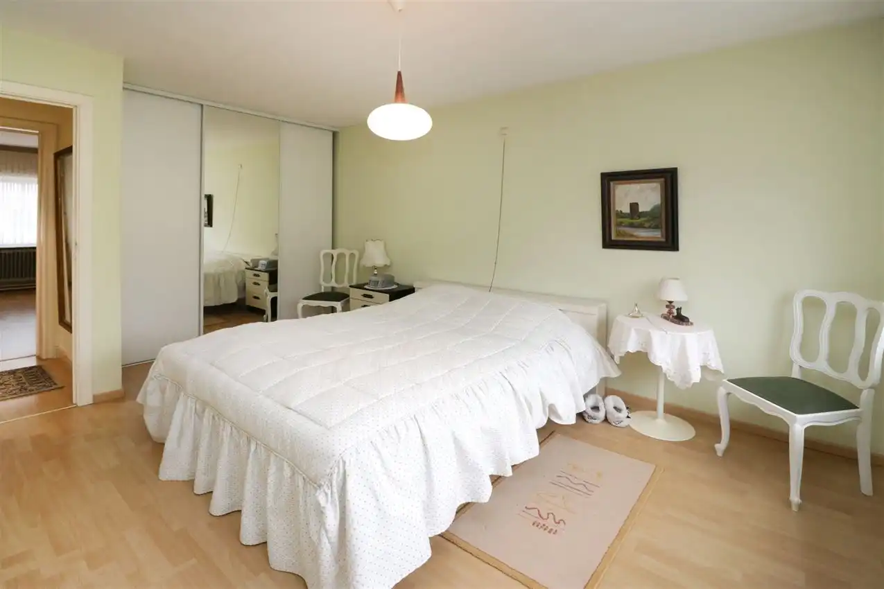 label c, nabij station, garage voor vijf wagens foto 30