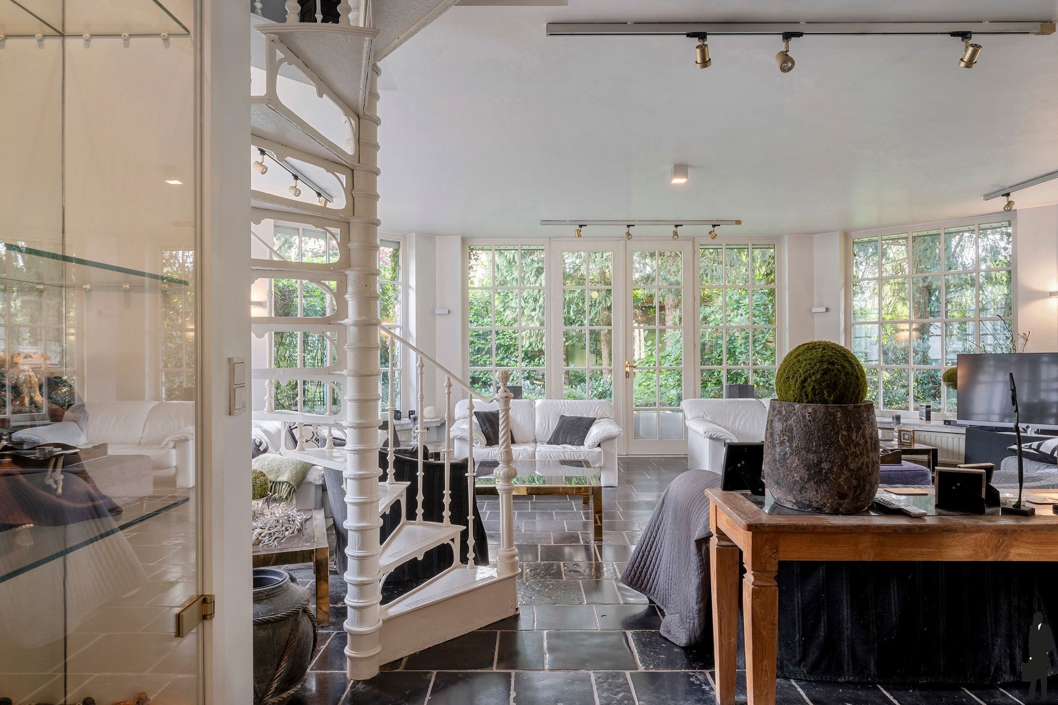  Goed onderhouden in het centrum gelegen karaktervilla op een perceel van ca. 1.938 m²! foto 8
