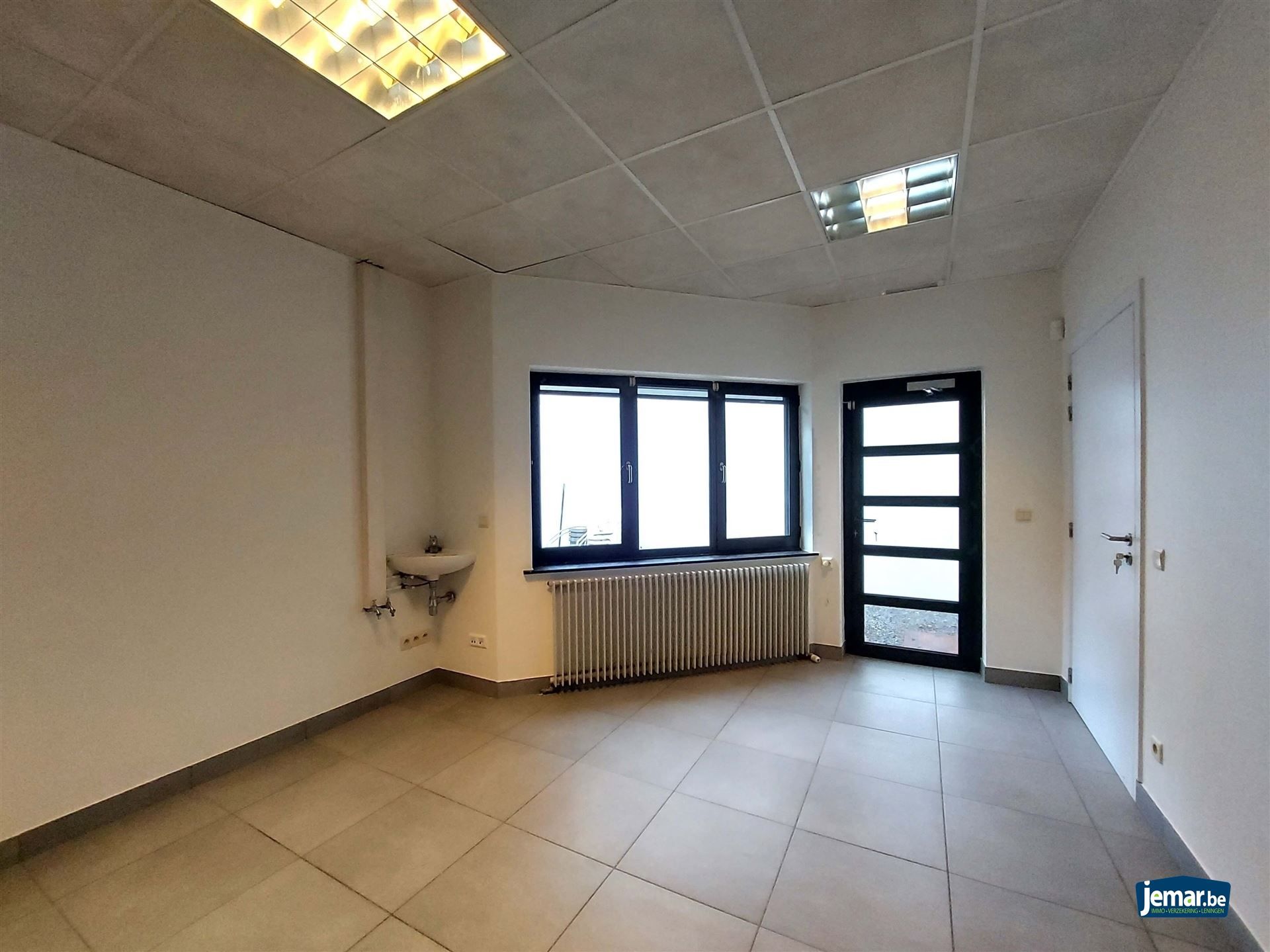 AANDELENOVERDRACHT: Handelspand met appartement foto 12