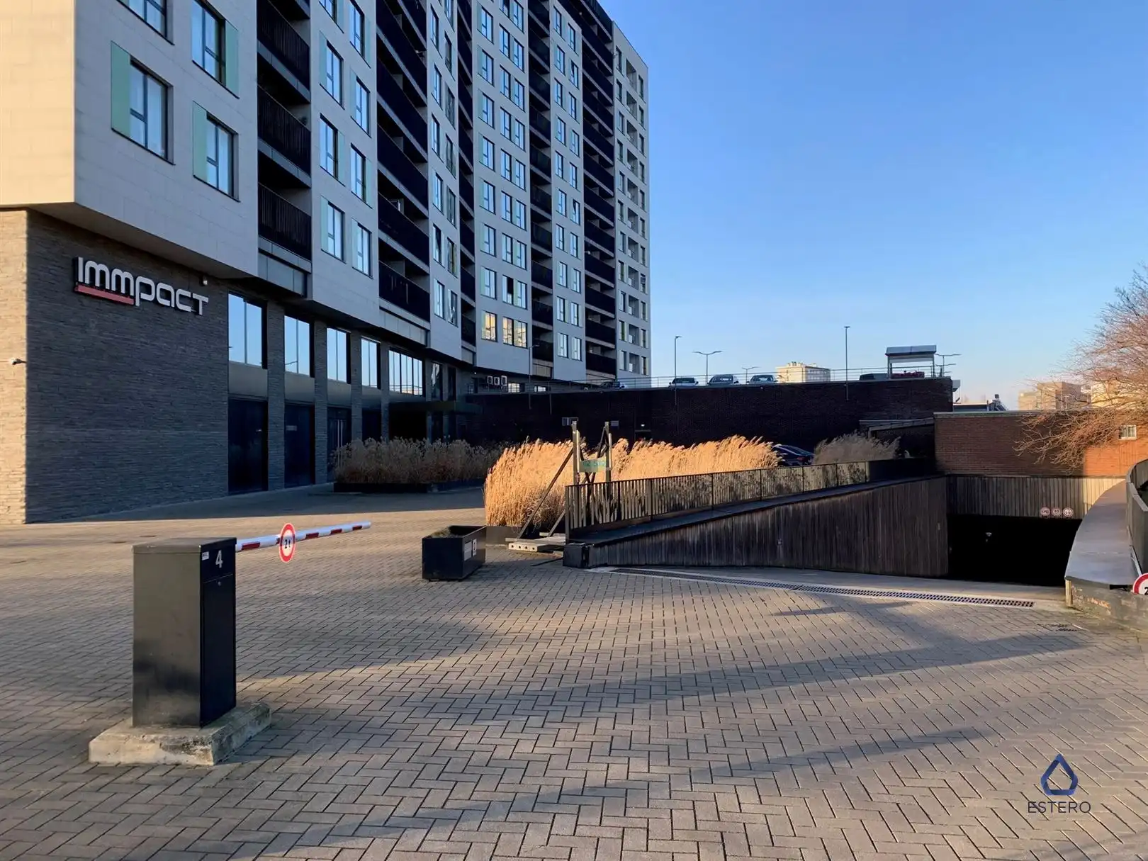 Binnenstaanplaats beschikbaar in Evere foto {{pictureIndex}}