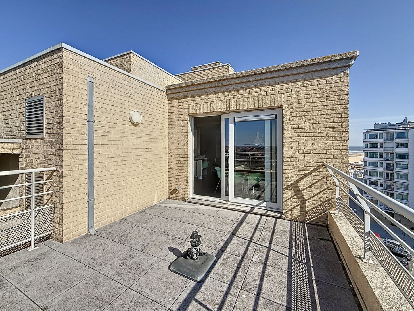 Dakappartement met twee zeer ruime terrassen op toplocatie te Oostende foto 5