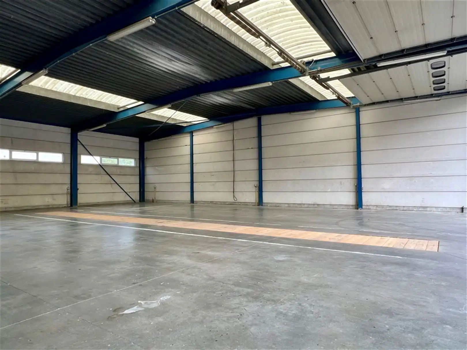 Magazijn te huur op toplocatie in Oostende foto 5