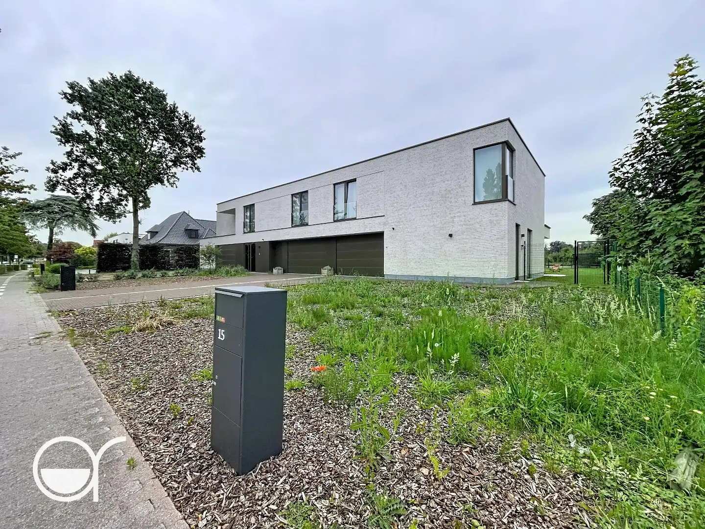 Nieuwbouwwoning met vier slaapkamers en ruime tuin in Deurle foto 3