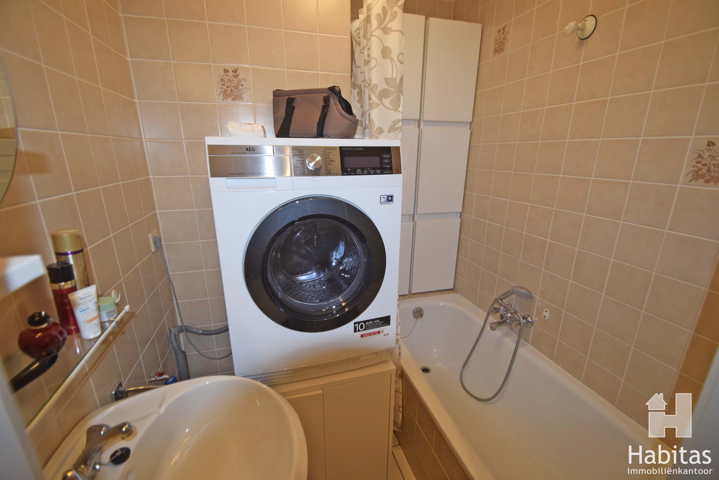 Bijzonder ruim appartement op de 1ste verd. van een perfect onderhouden residentie foto 6