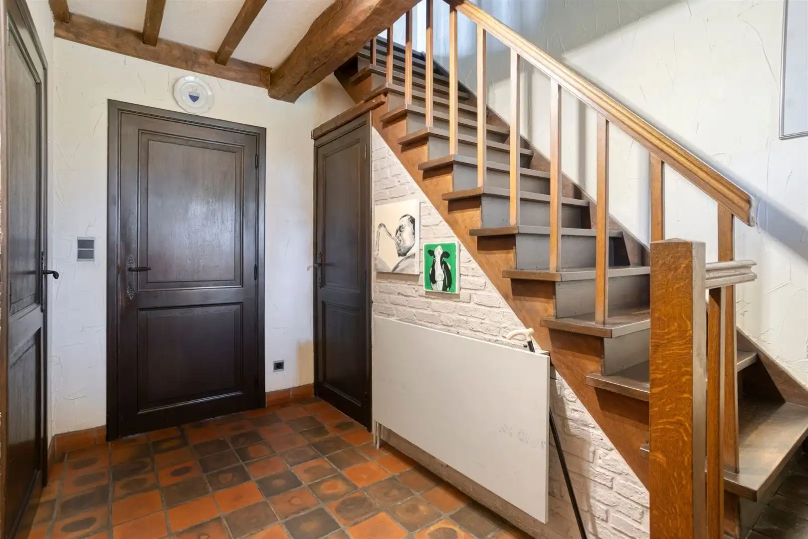 Rustig gelegen open bebouwing met 3 slaapkamers en garage op een perceel van 556 m². foto 3