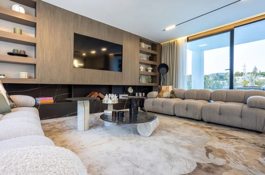 Prachtige moderne villa in het hart van Nueva Andalucía met uitzicht op de bergen foto 2
