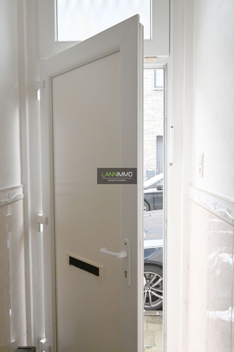 Centraal doch rustig gelegen, energiezuinige woning met maar liefst 4 slaapkamers! foto 3