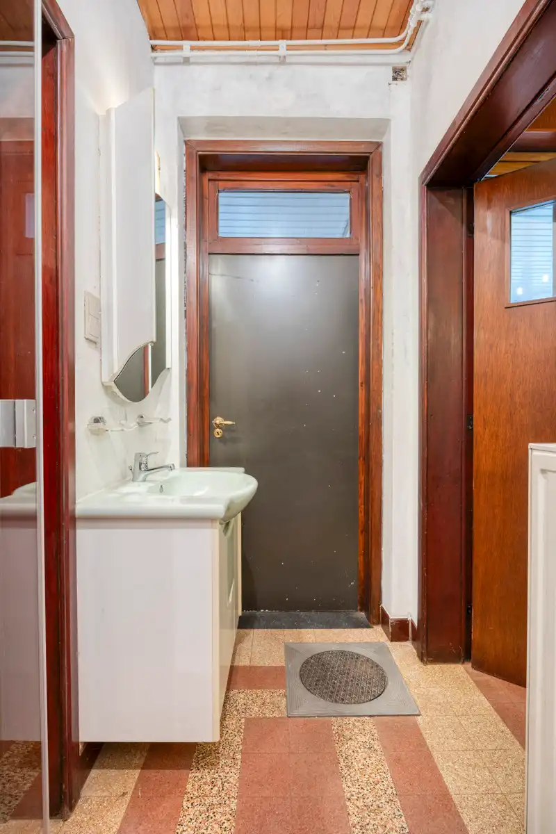 Handelshuis met woonst en ruime tuin foto 21