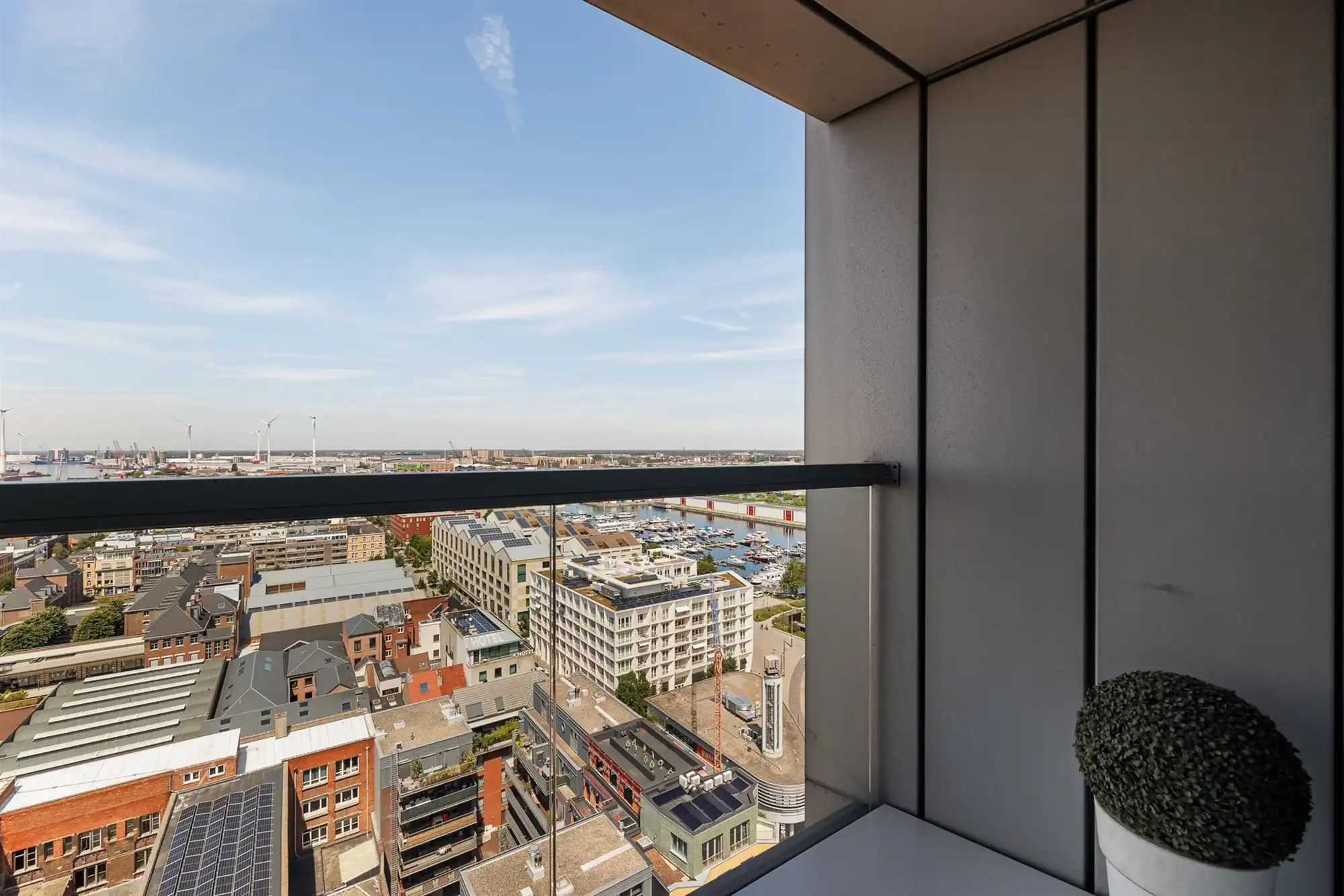 Luxueus appartement op 16e verd. met panoramisch uitzicht foto 19
