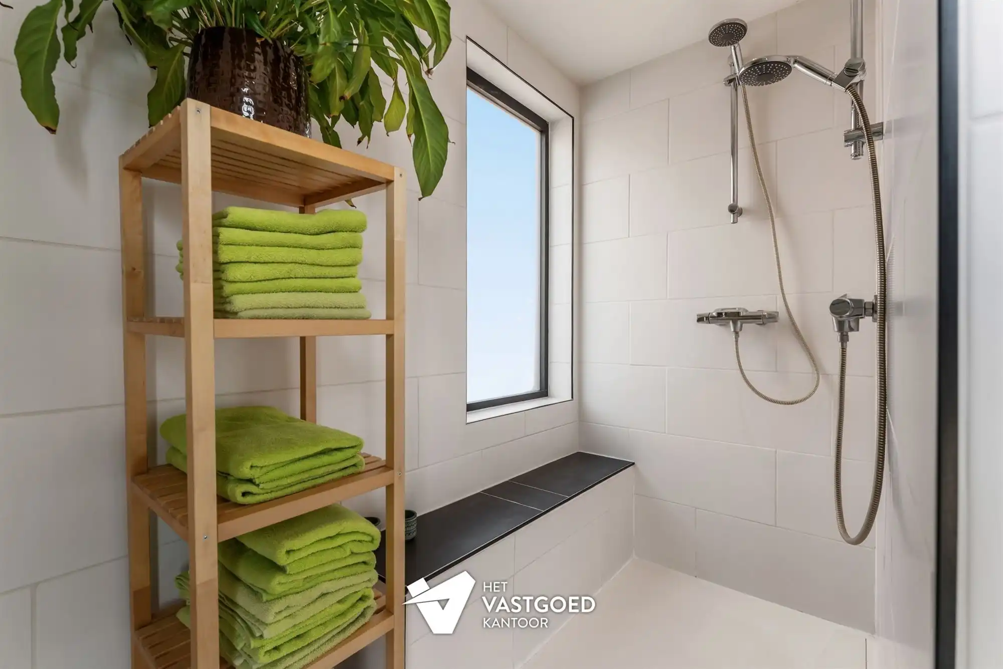 STIJLVOLLE GERENOVEERDE WONING GELEGEN OP EEN MOOI UITGESTREKT PERCEEL VAN 11A 64CA TE BEVERLO foto 18