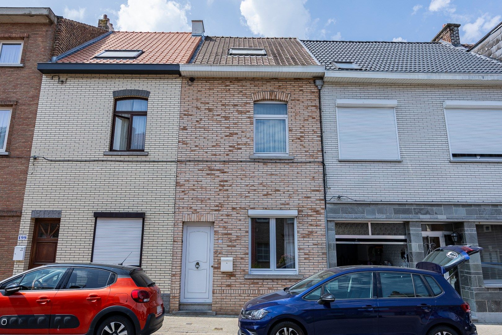 Hoofdfoto van de publicatie: Te renoveren woning met 4 slpks en tuin te Huizingen