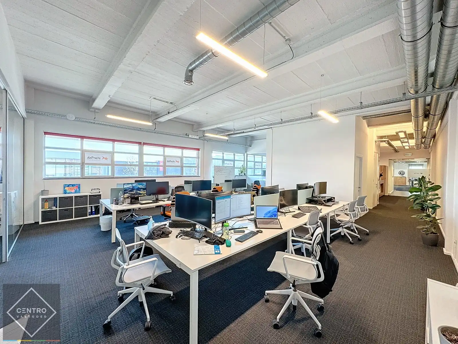 Instapklare KANTOORRUIMTE (217m²) voorzien van alle comfort (databekabeling, airco,...) en ruime parkeergelegenheid. Vlot bereikbaar via Expresweg van Brugge! foto 5