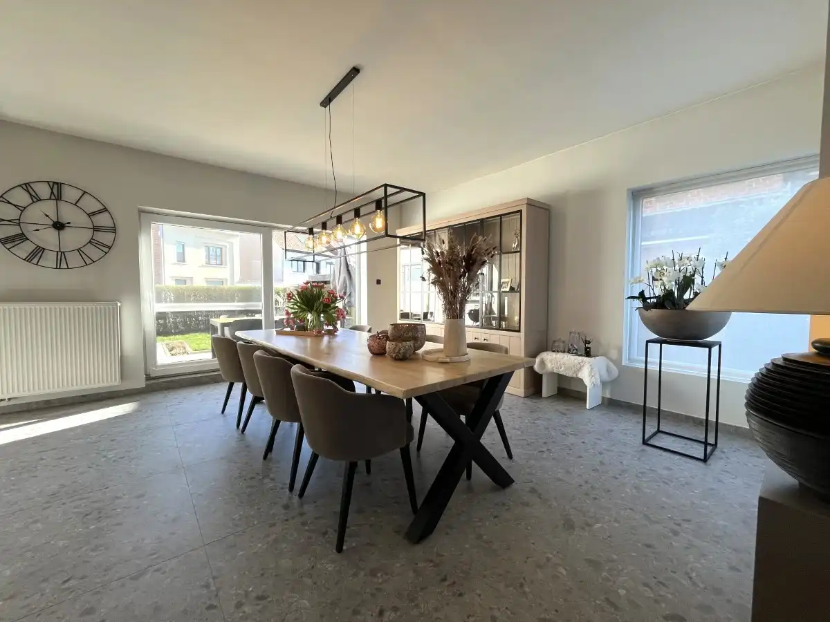 Izegem - Volledig gerenoveerde open bebouwing met zonnige tuin foto 3