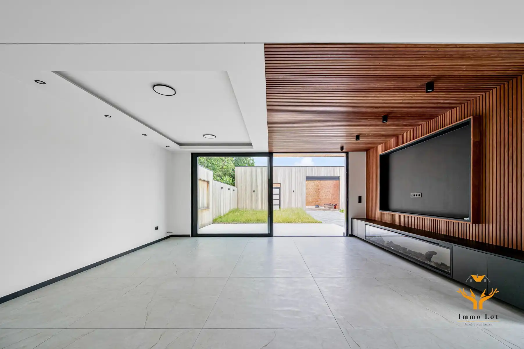 Ruime woning met magazijn  foto 7