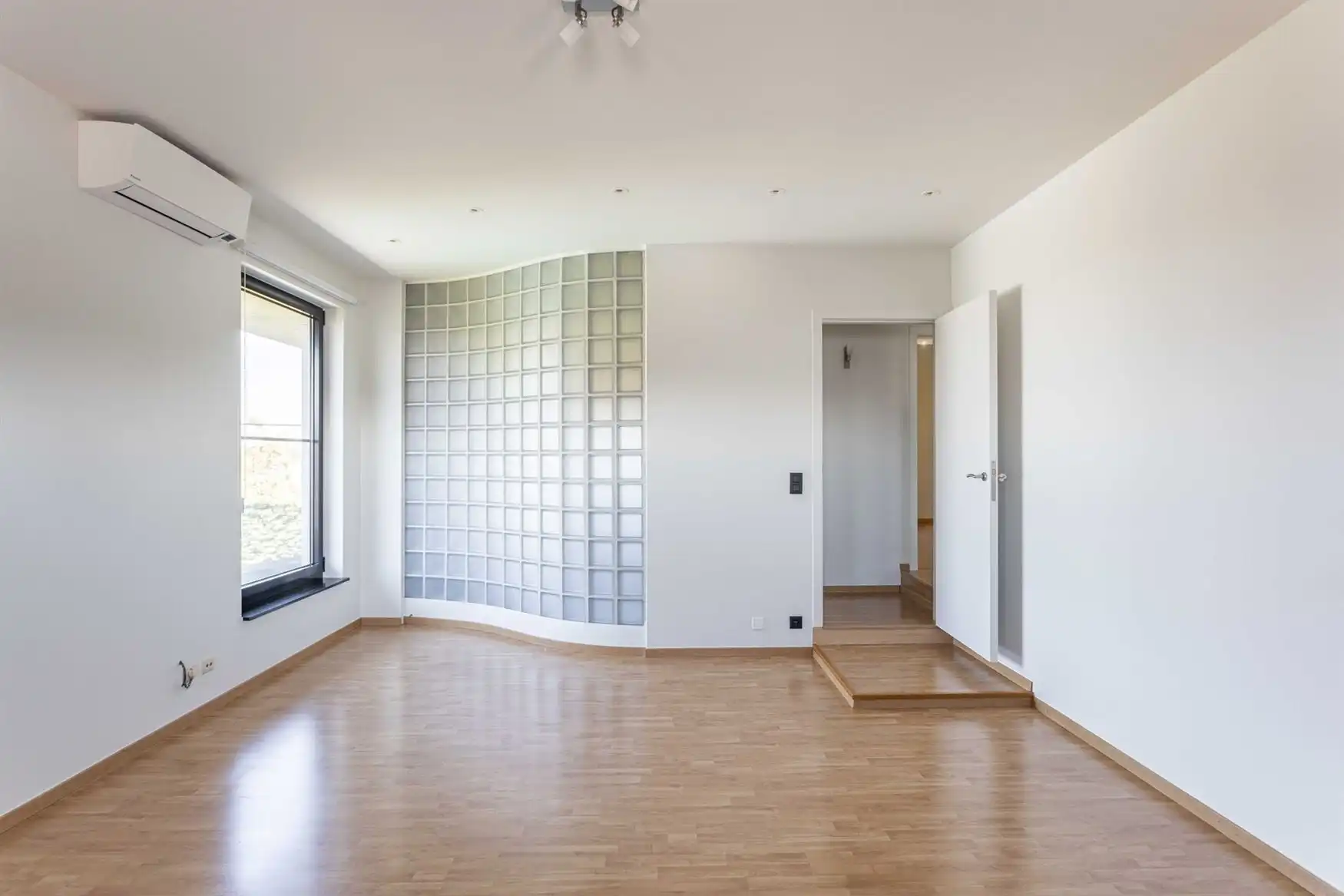 Exclusieve villa met bedrijfsgebouwen op toplocatie in Sint-Laureins foto 14