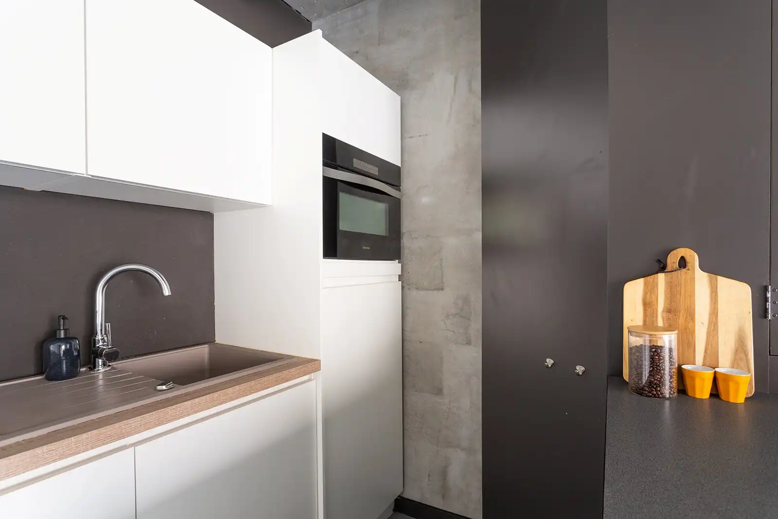 Recent en energiezuinig appartement met industriële uitstraling foto 9
