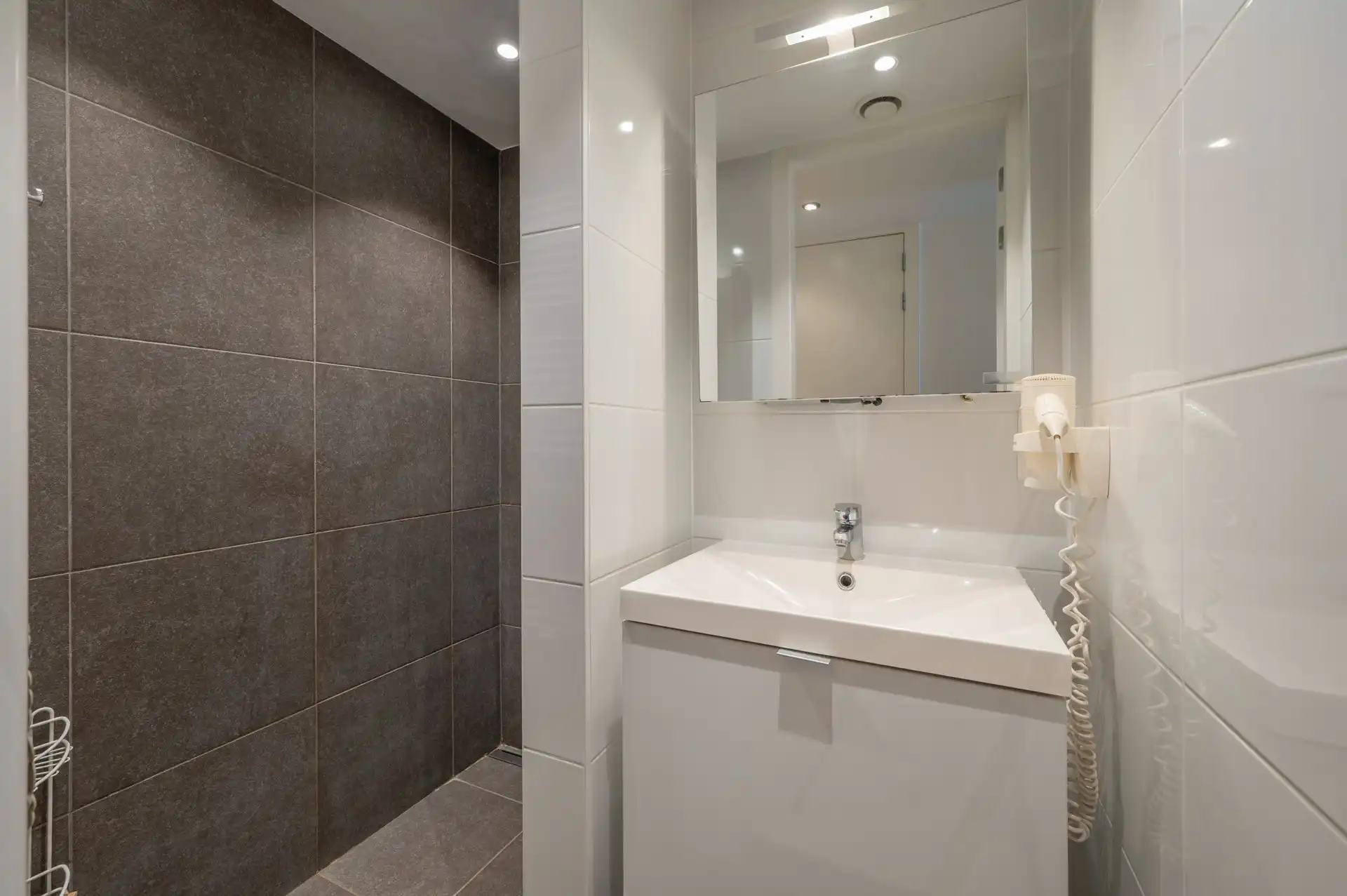 Gemeubeld: prachtig recent appartement met frontaal zeezicht aan de Zeedijk! foto 15