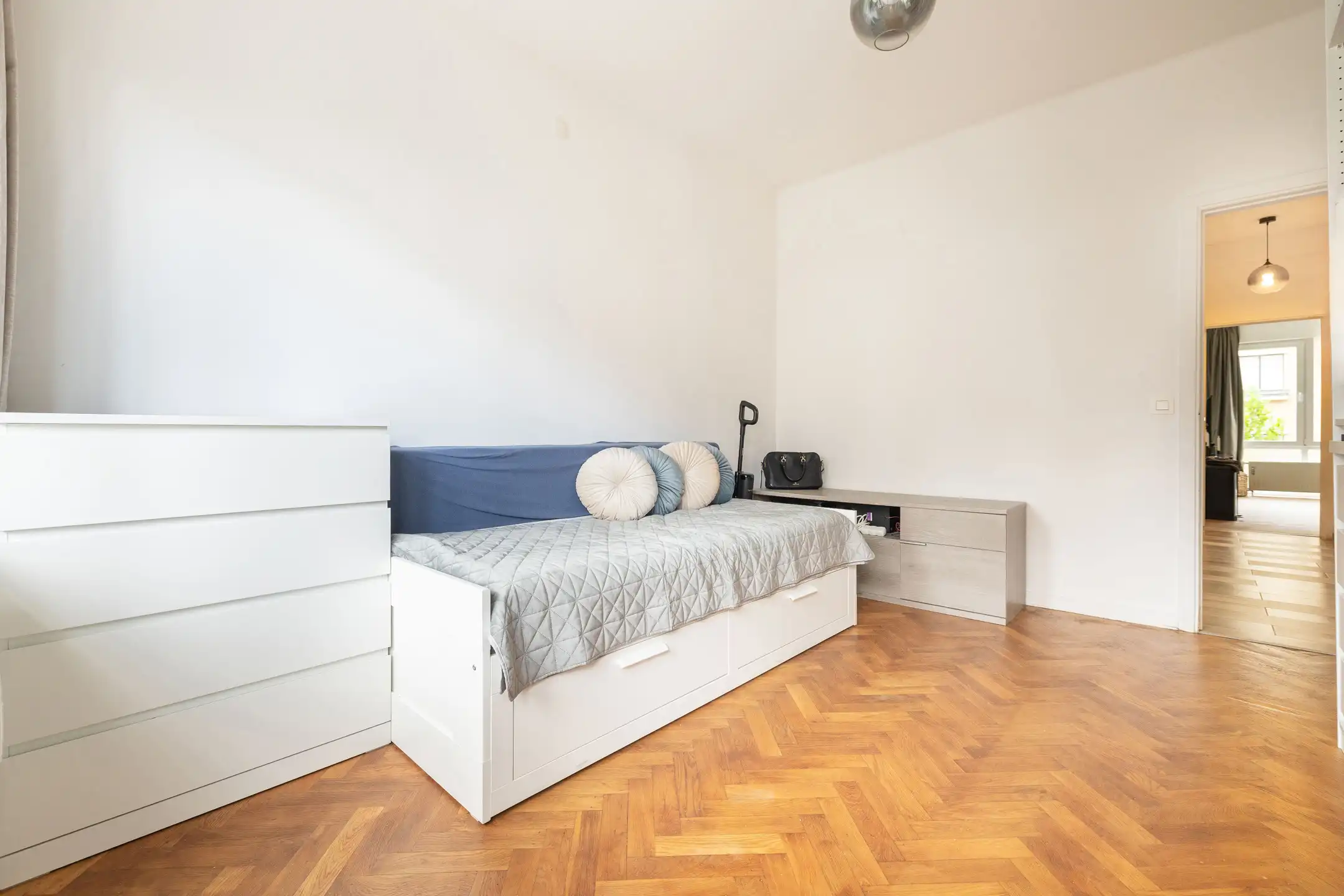 APPARTEMENT MET 2 SLAAPKAMERS TUSSEN MOLIERE EN VDK foto 9