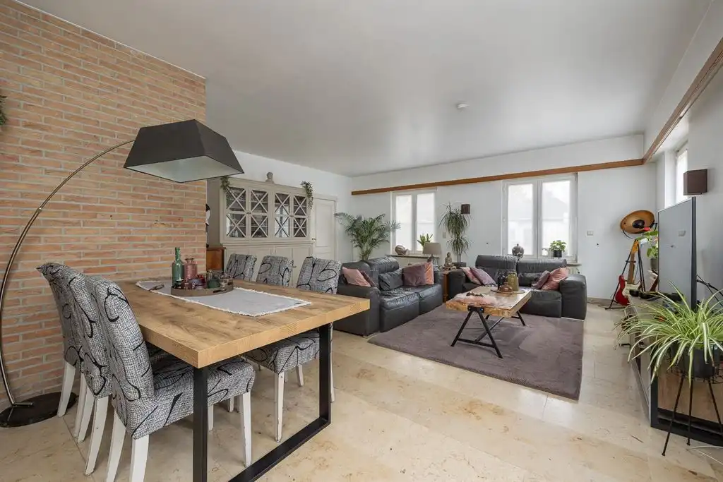 Half open bebouwing tegen het centrum van 's-Gravenwezel foto 4