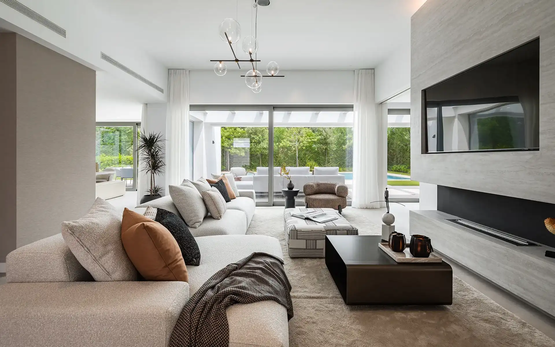 Moderne designvilla in El Paraíso op de New Golden Mile van Marbella foto 5