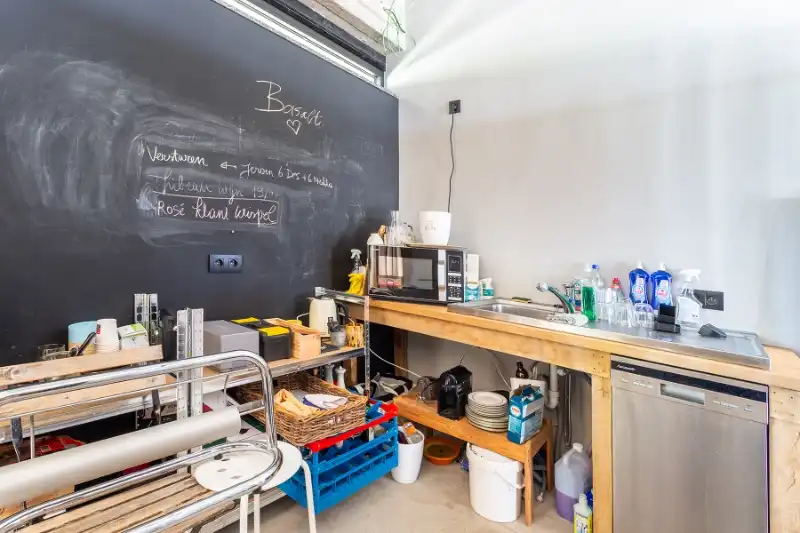 Prachtig handelspand met 2 grote etalages, gratis parking! Toplocatie Patio Donk! foto 7