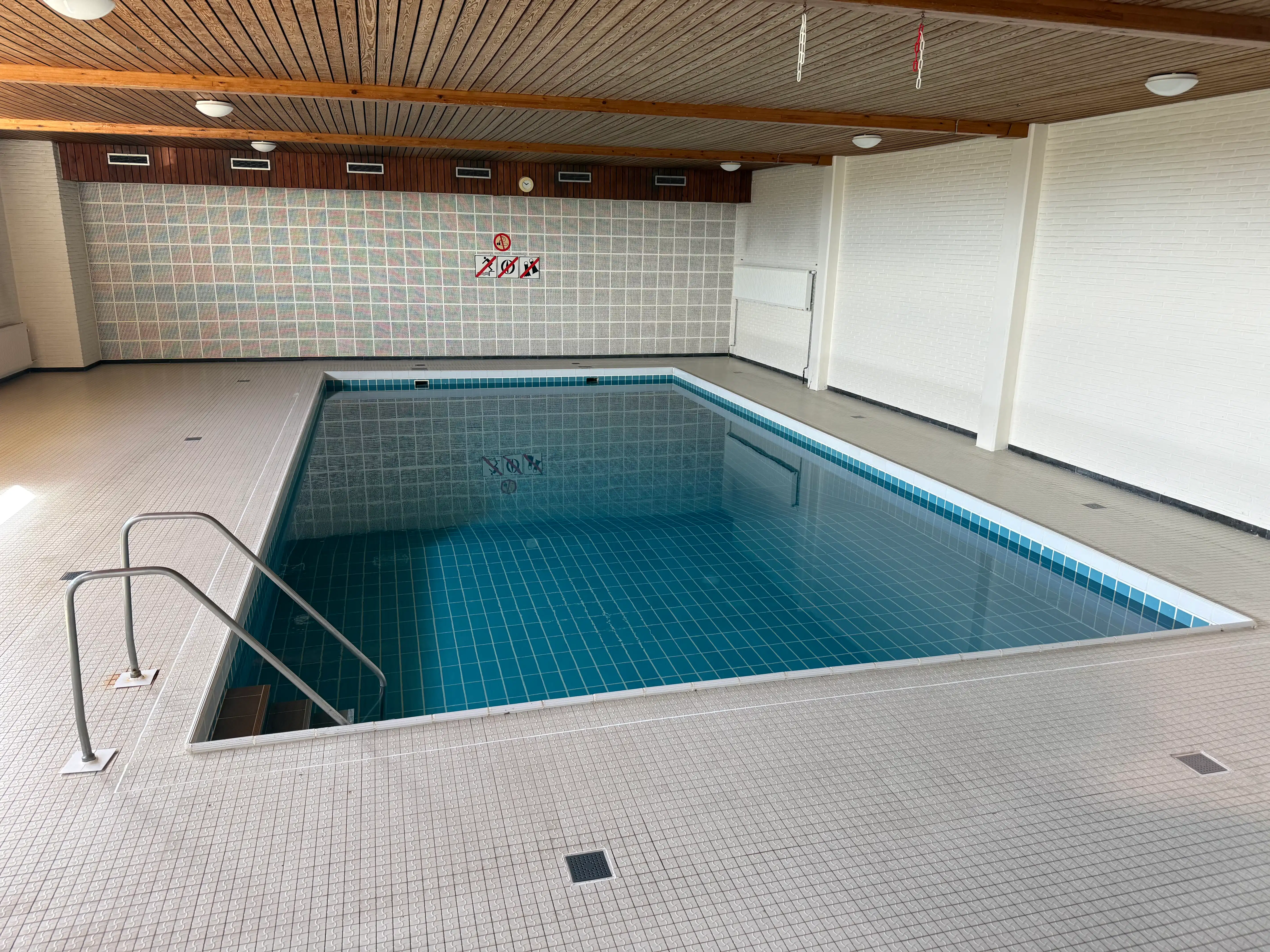 Knusse studio met frontaal zeezicht in gebouw met tal van faciliteiten foto 19
