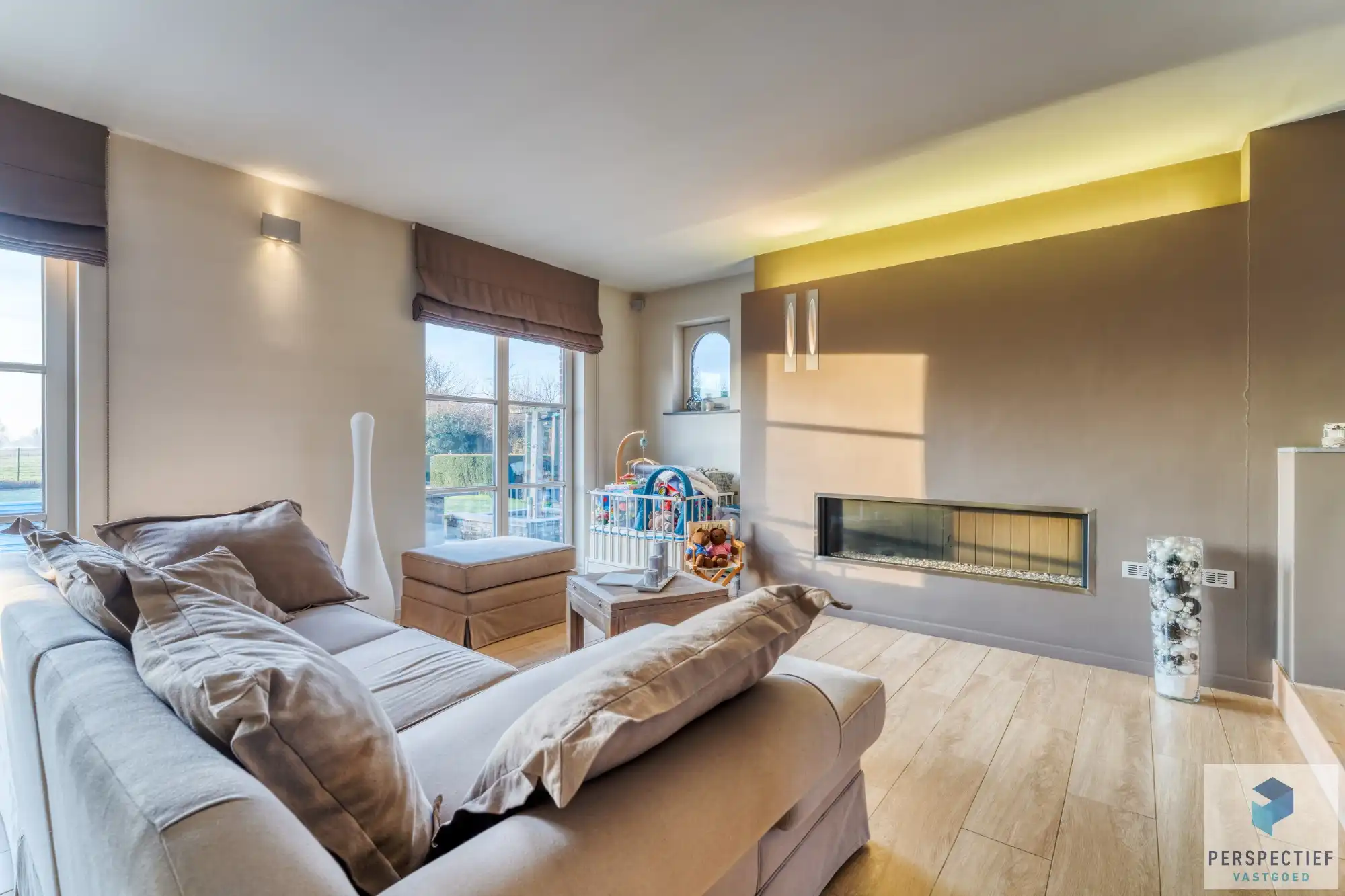 Landelijk gelegen villa met handelsruimte en buitenzwembad op 1370 m² foto 10