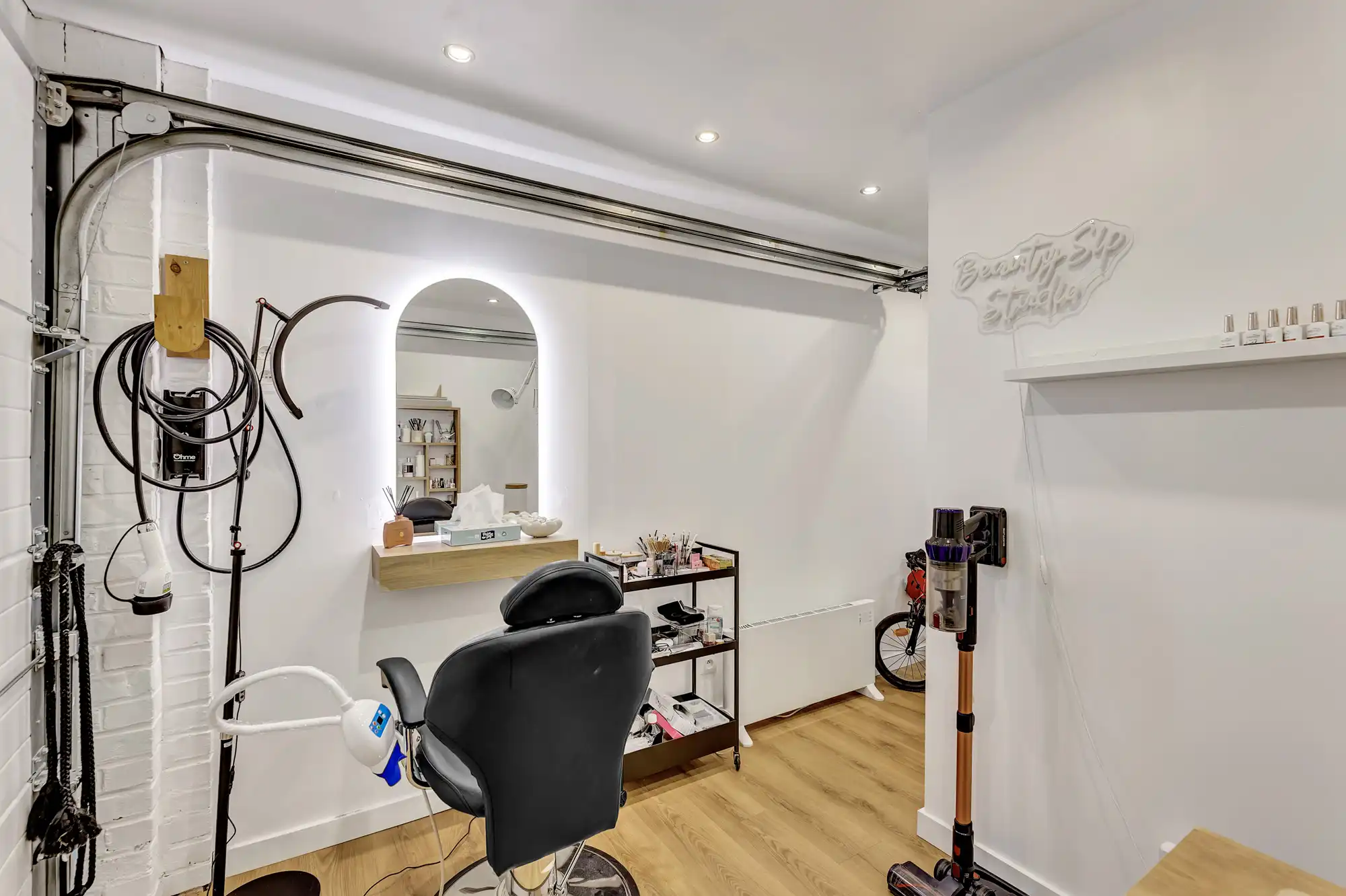 Instapklaar appartement met twee slaapkamers en garage foto 21