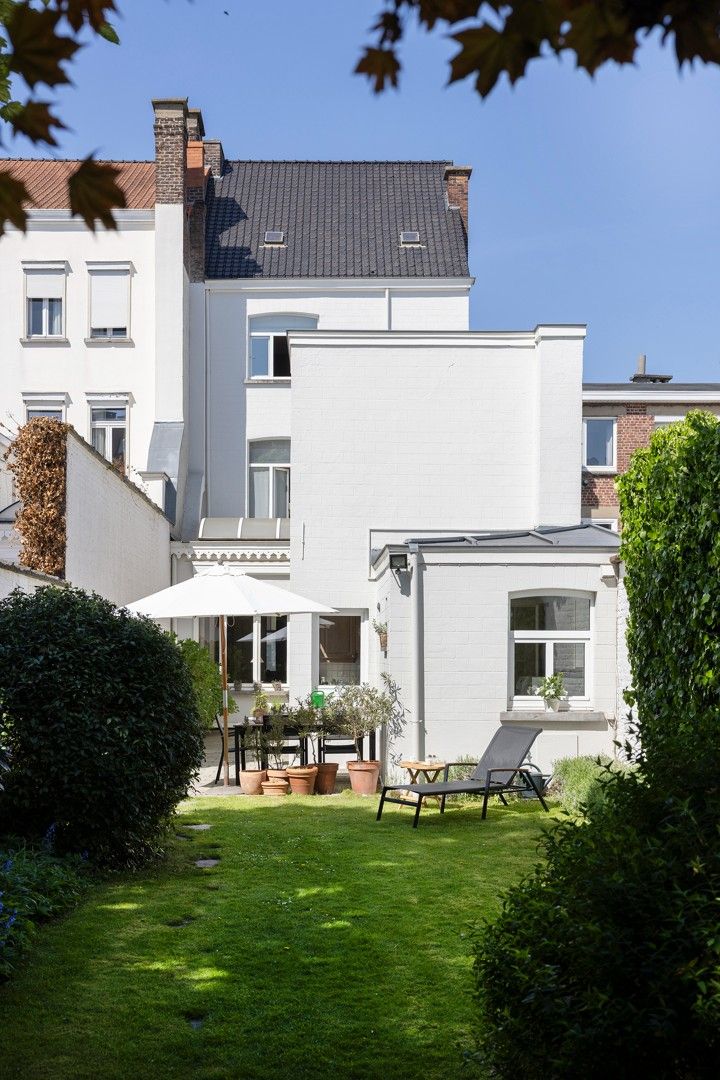 Zeer goed onderhouden monumentale burgerwoning met tuin. foto 9