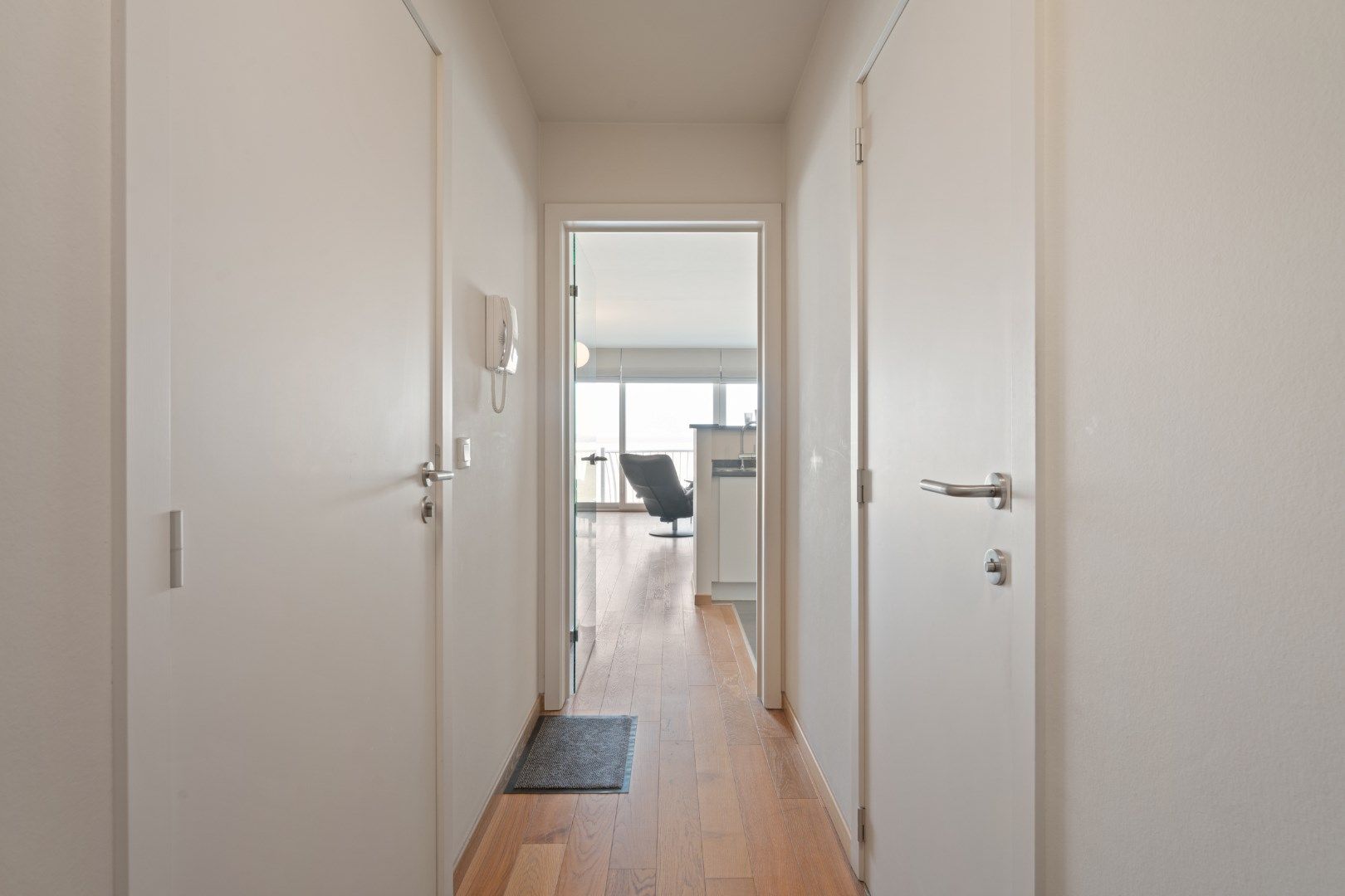 stijlvol gerenoveerd appartement met 2 slaapkamer foto 7