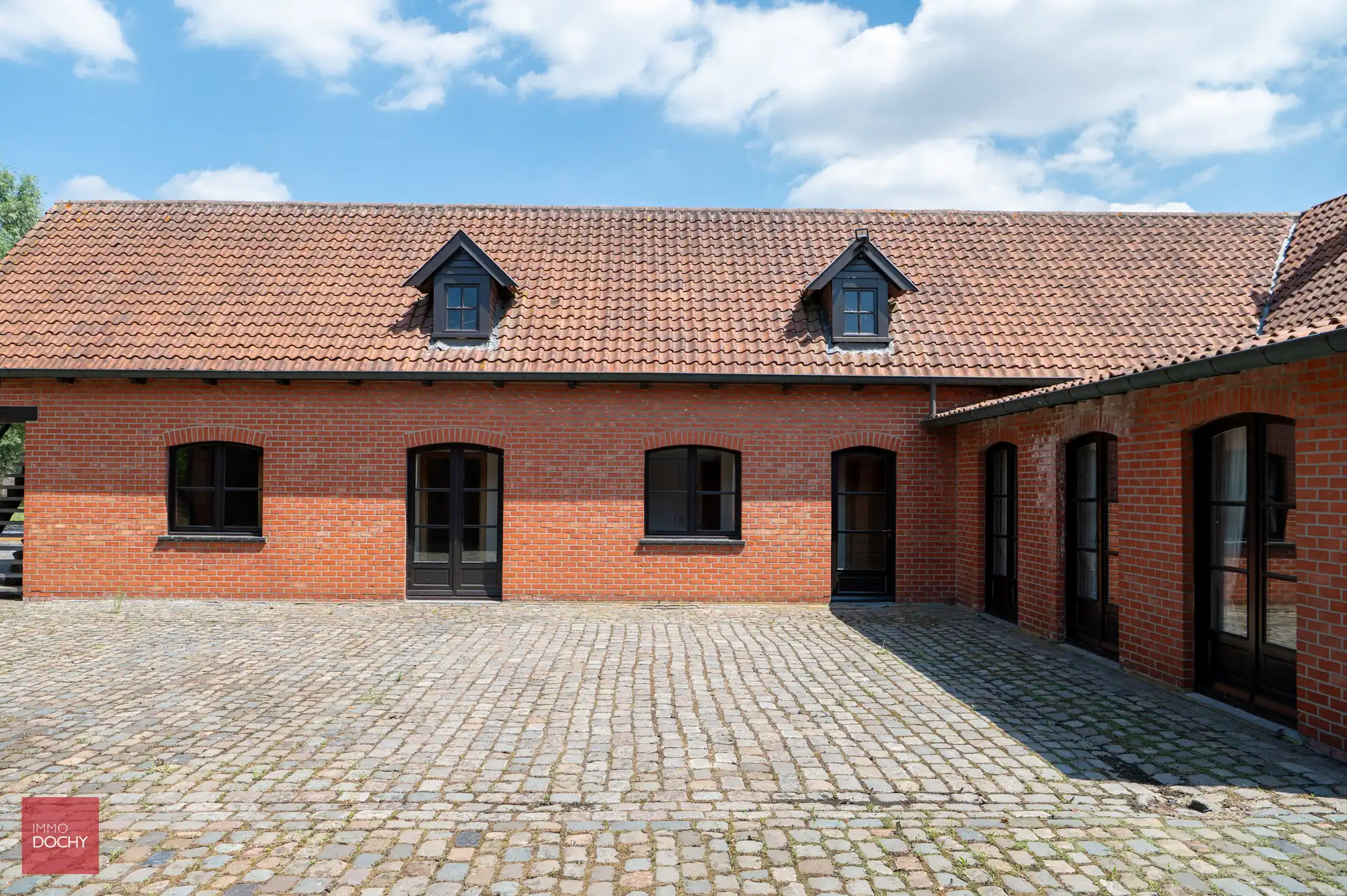 Villa met paardenstallen op 4.876m² foto 8