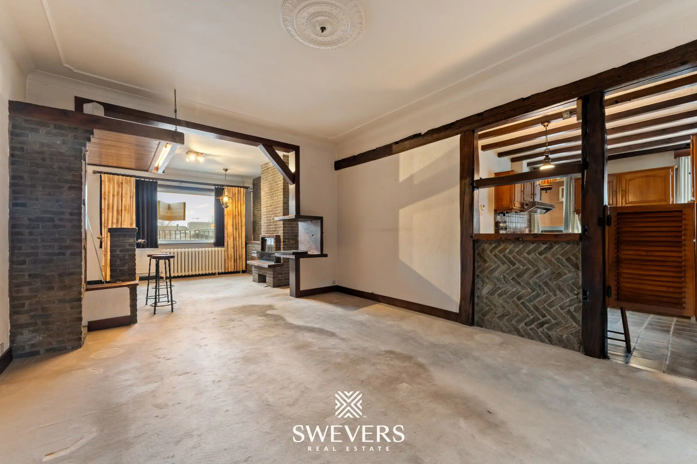 Ruime gezinswoning met multifunctionele loods op commerciële toplocatie foto 7