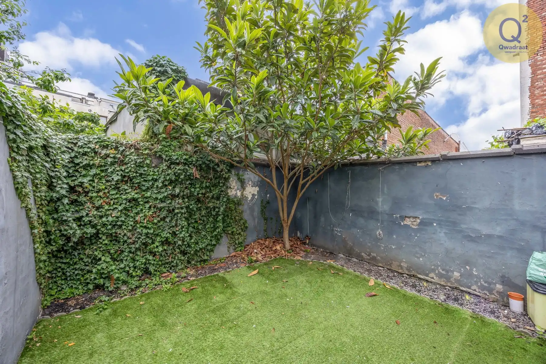 huis met 6 slpks, 2 badkamers, 2 keukens en stadstuintje foto {{pictureIndex}}