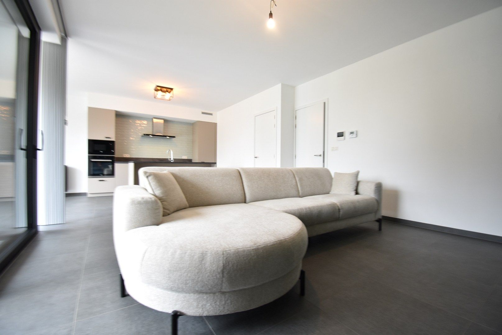 Aantrekkelijk recent gelijkvloers appartement, met 1 slaapkamer, ruim terras, privétuin en standplaats in centrum van Beverst.  foto 10