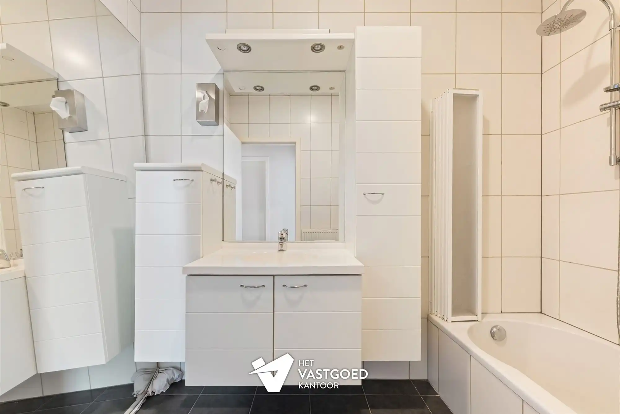 PRACHTIG GELEGEN GELIJKVLOERS APPARTEMENT MET 1 SLAAPKAMER EN ZEER RUIM TERRAS AAN DE KEMPISCHE KAAI TE HASSELT foto 19