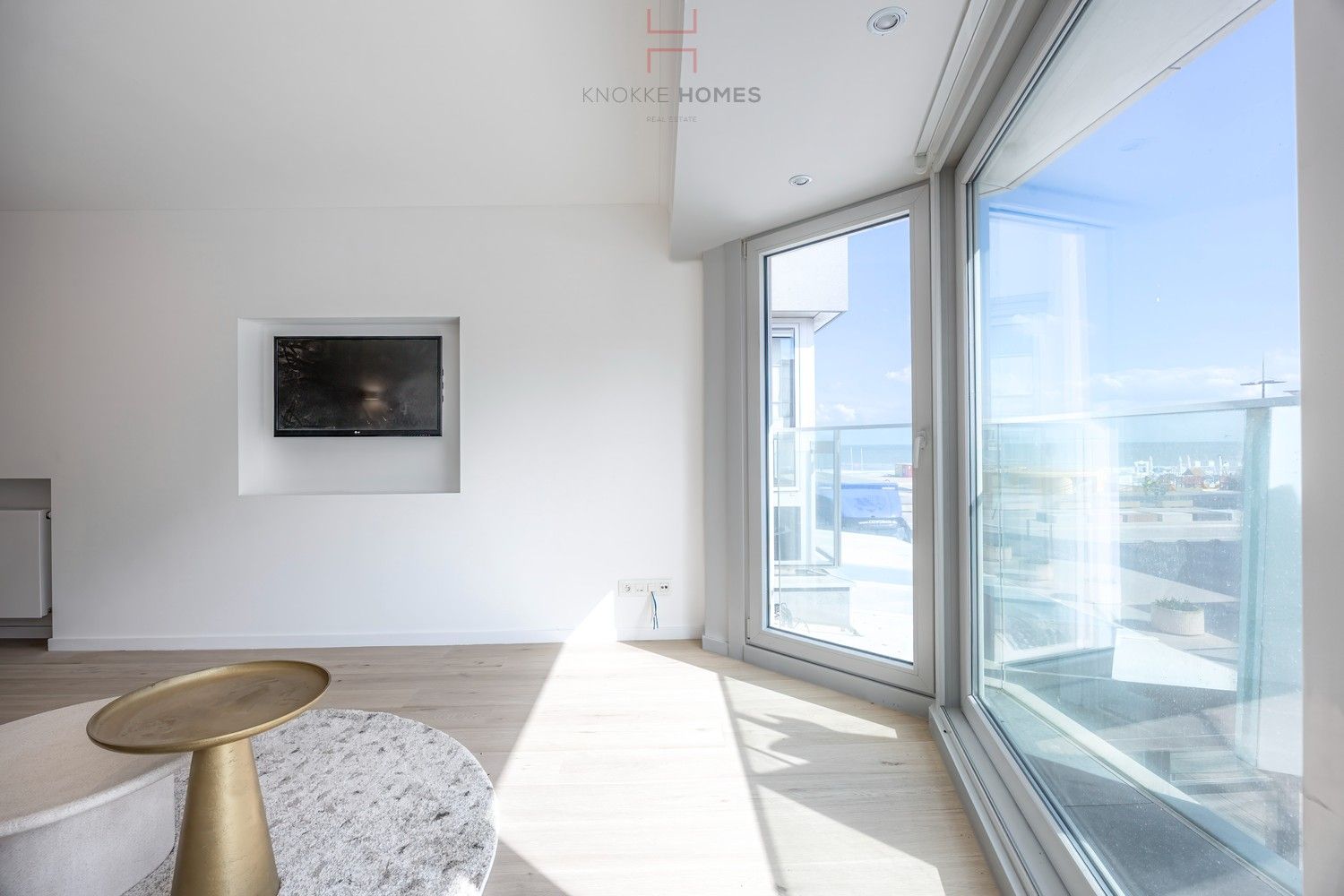 Zonnig, gerenoveerd appartement met zijdelings zeezicht aan het Lichttorenplein foto 4