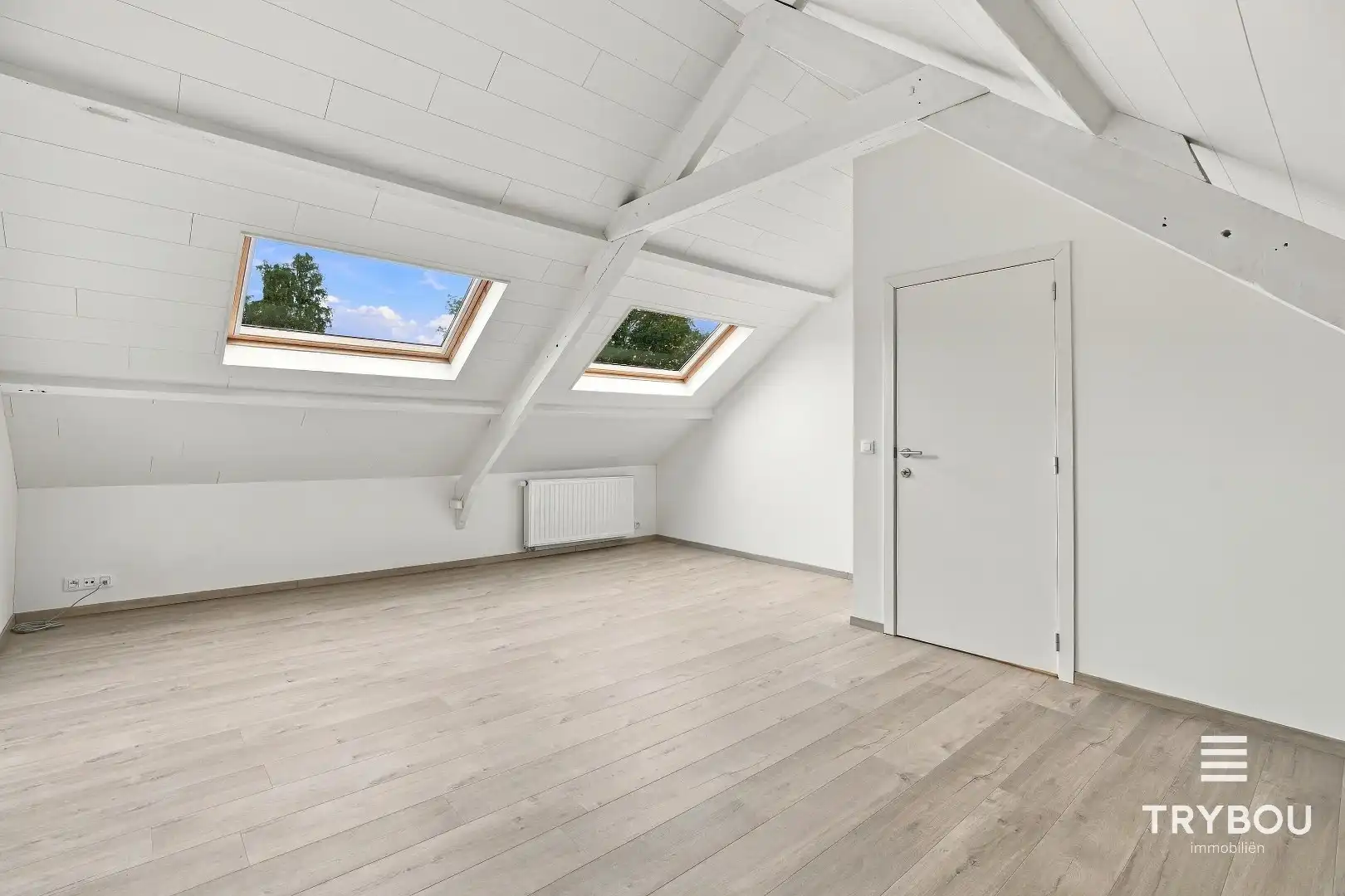 Ruime rijwoning in het centrum van Ieper! foto 14