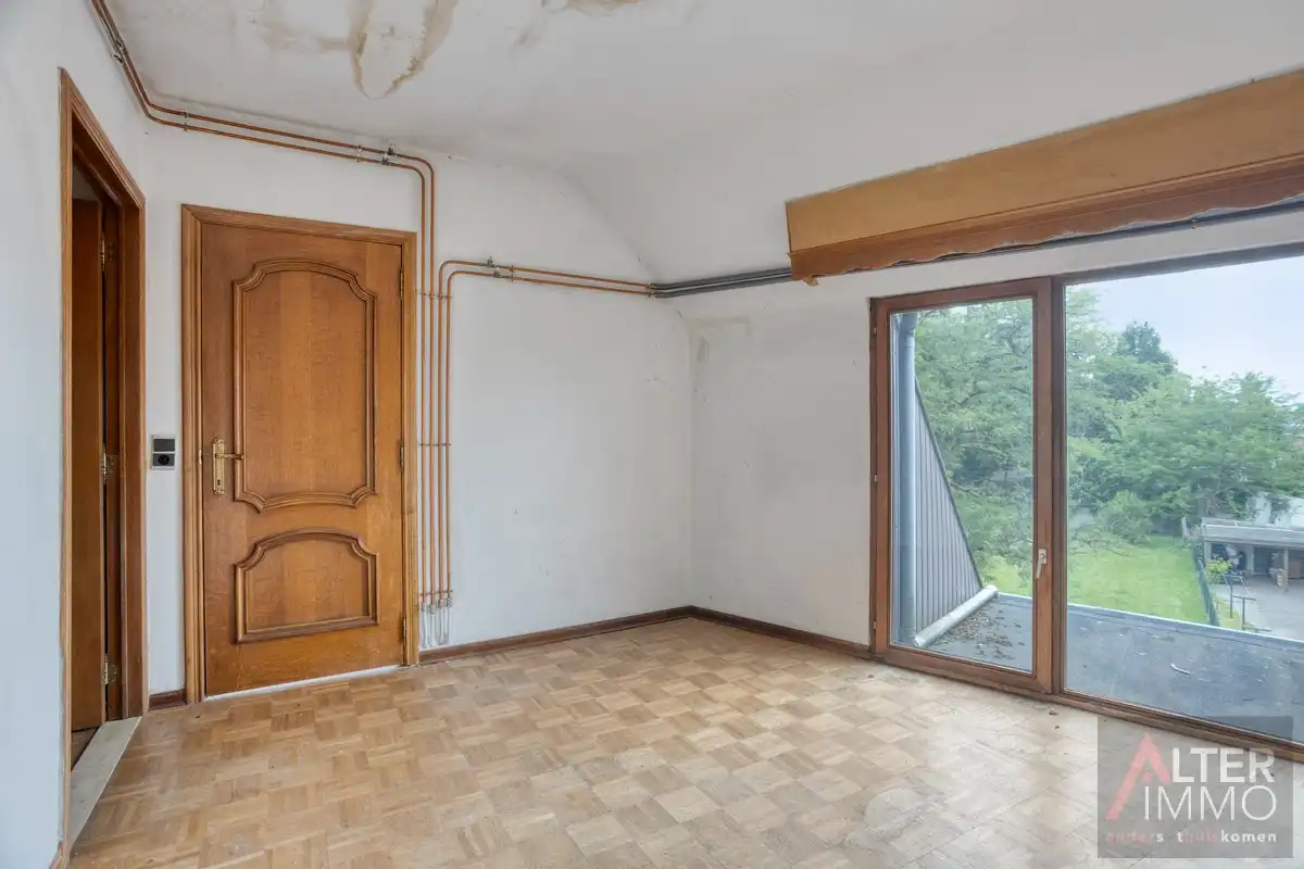 Zéér ruim, te renoveren appartement met 3 slaapkamers! foto 15