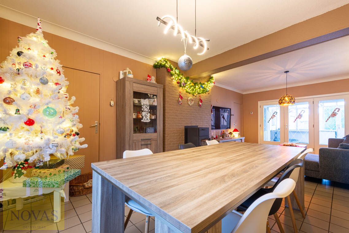 Gezellige woning met 3 slaapkamers, fijne woonkamer en diepe tuin foto 2