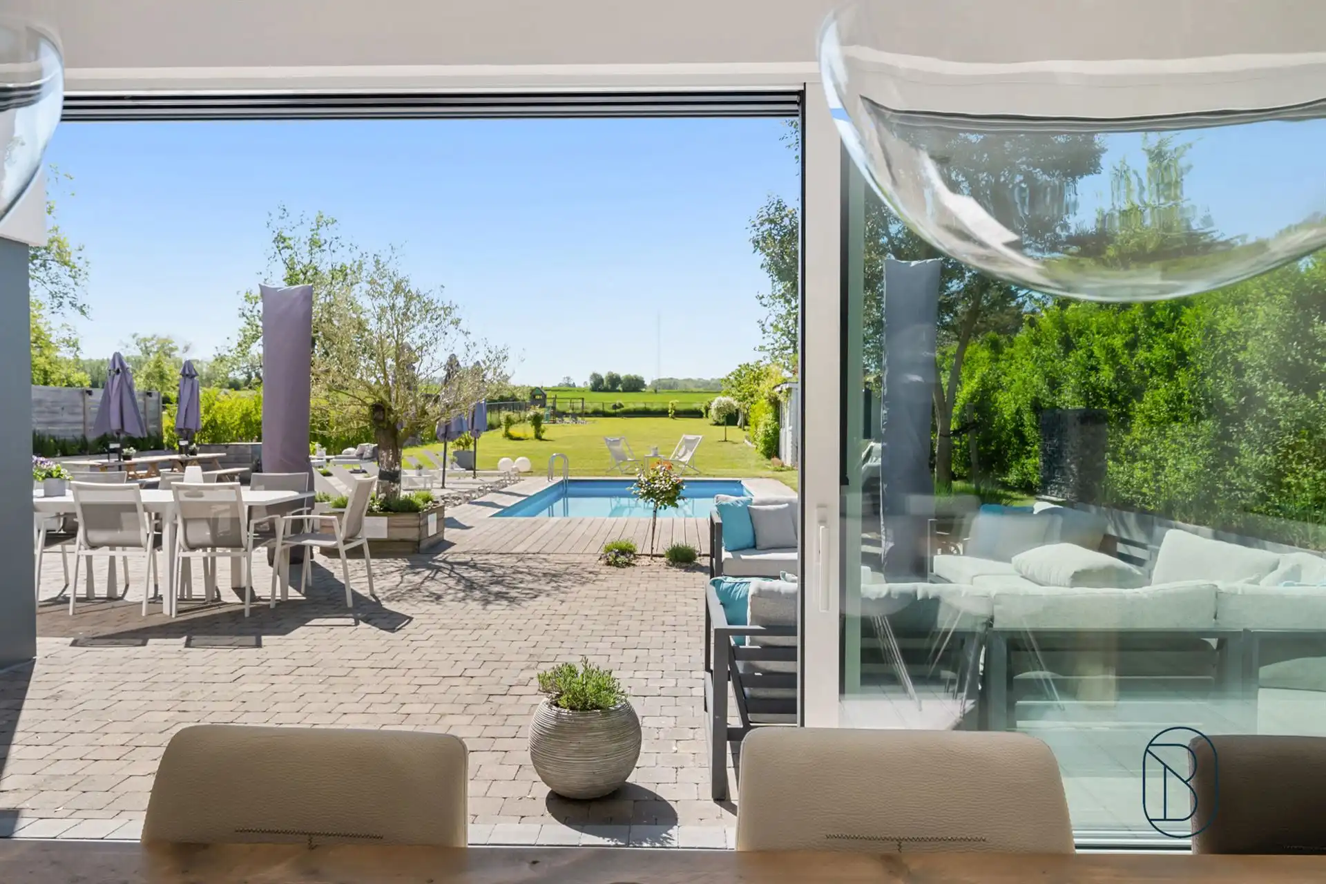 Exclusieve villa met 7 slpk, zwembad en tuin met open zicht foto 6