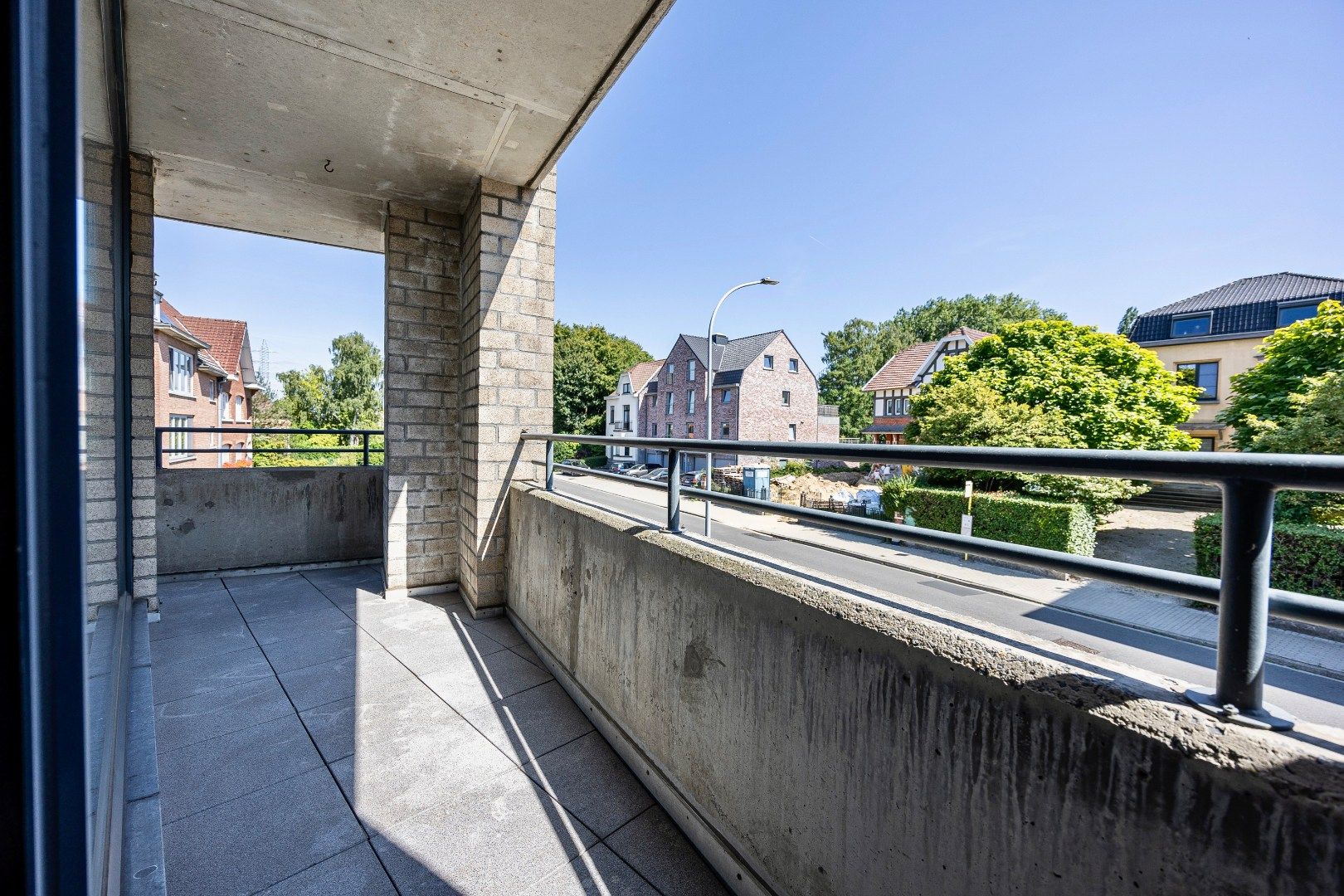 Instapklaar en energiezuinig appartement met 2 slpk te Buizingen. foto 3