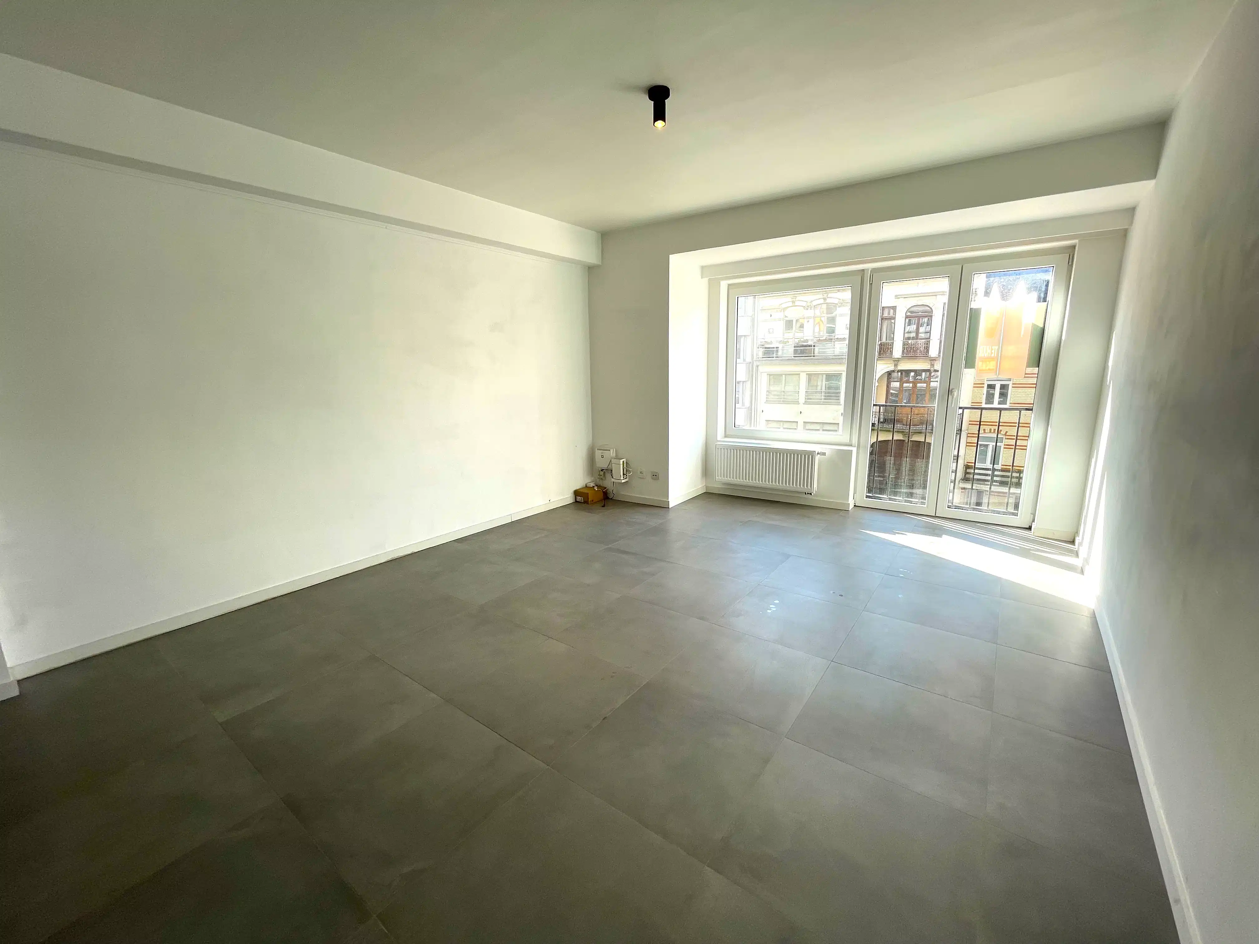 Ongemeubeld appartement met twee slaapkamers. Aan de achterkant van de Zeedijk. foto 3