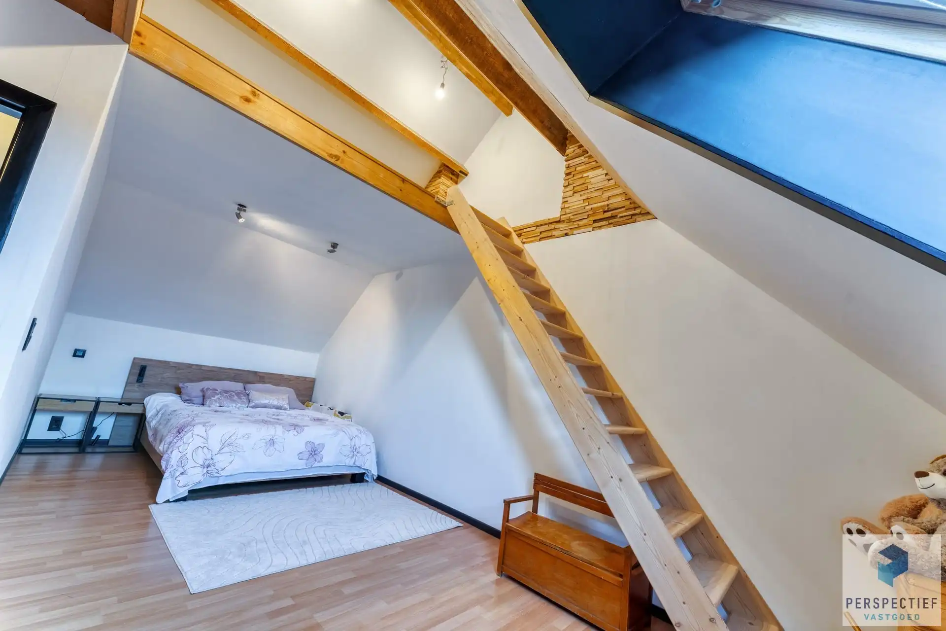 Vernieuwde woning met 4 slpk - garage & tuin in het dorpscentrum van Ramskapelle foto 8