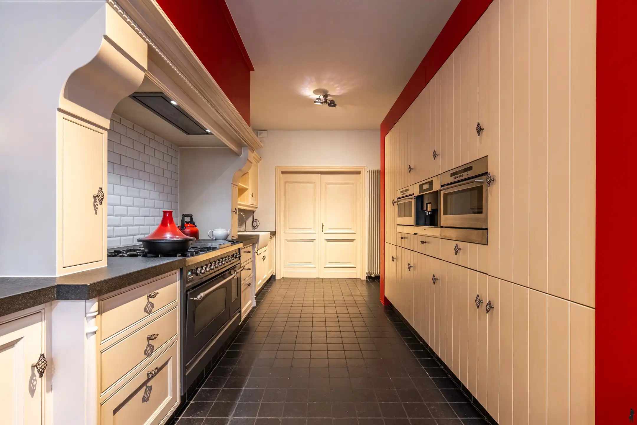 Gerenoveerd burgerhuis anno 1850 met binnentuin en patio foto 13