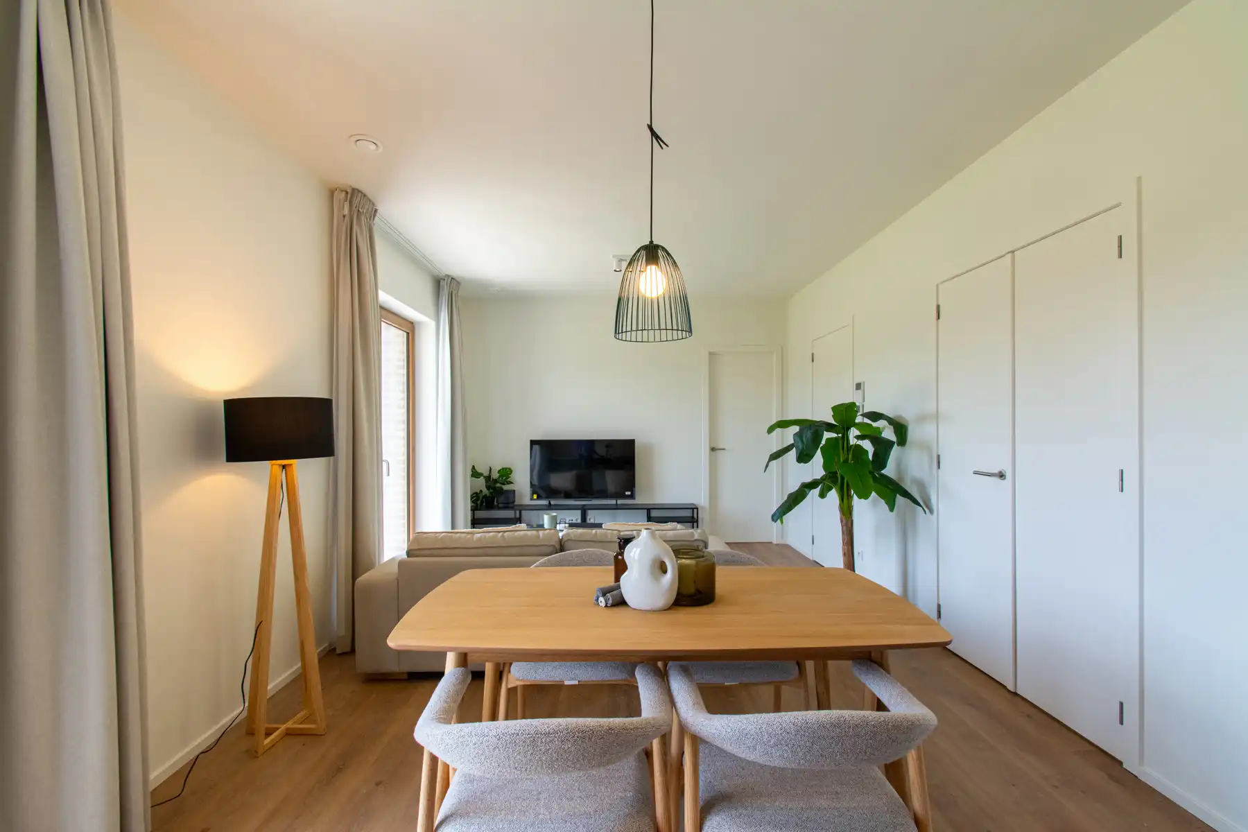 Gemeubeld 1K appartement omringd door park en natuur  foto 2